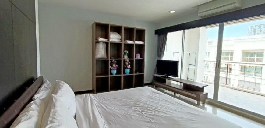 Pool View condo For Sale Near Jomtien Beach