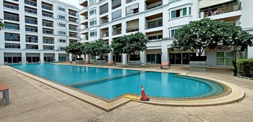 Pool View condo For Sale Near Jomtien Beach