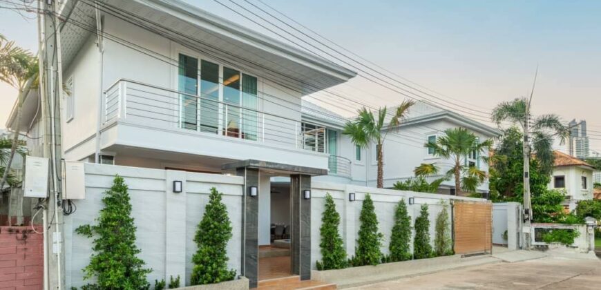 Brand New Pool Villa for Sale at Pattaya Lagoon Village