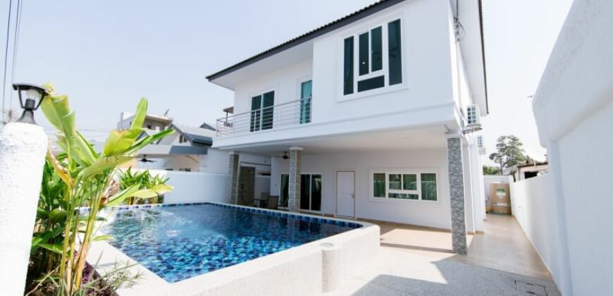 Pool Villa 5 Bedrooms For Sale in South Pattaya