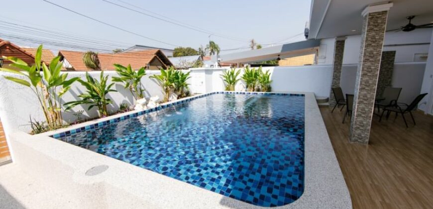 Pool Villa 5 Bedrooms For Sale in South Pattaya