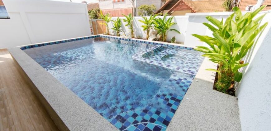 Pool Villa 5 Bedrooms For Sale in South Pattaya