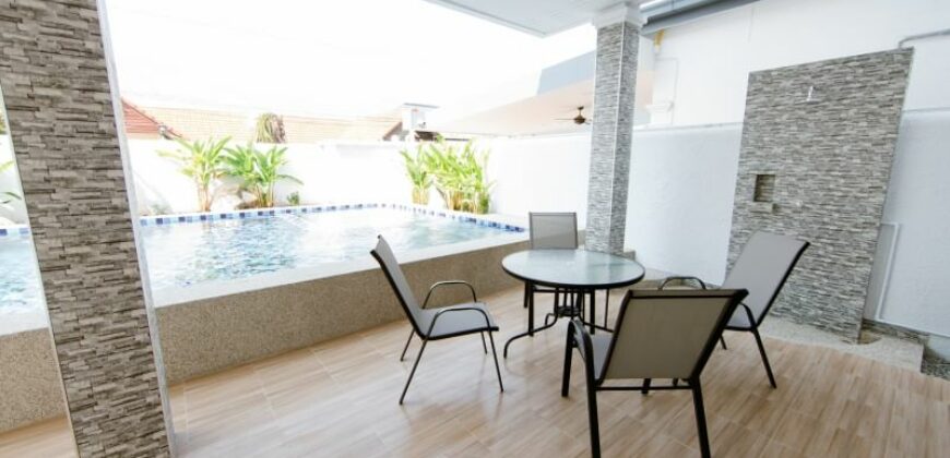 Pool Villa 5 Bedrooms For Sale in South Pattaya