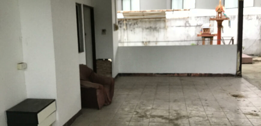 35 Room Hotel Building in Distress to Renovate